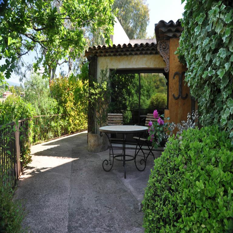 Chateau Hotel La Vignette Haute Auribeau-sur-Siagne Стая снимка